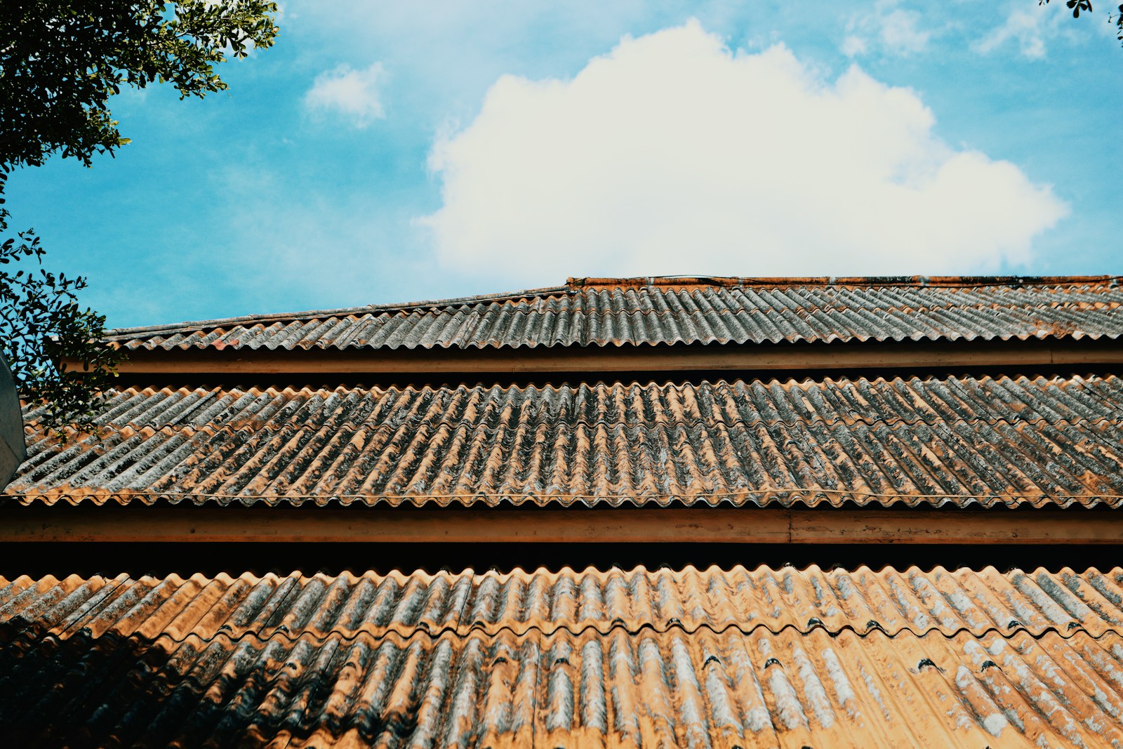Un couvreur à Boulogne-Billancourt peut-il intervenir rapidement sur un bât